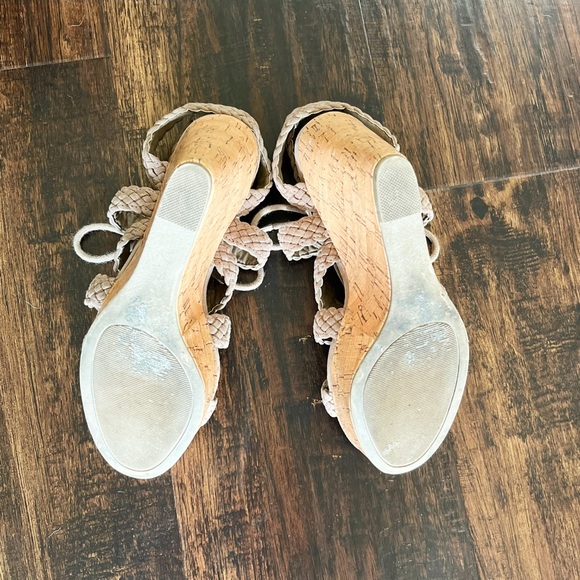 ✨Madden Girl Emboss Wedges - Picture 5 of 6